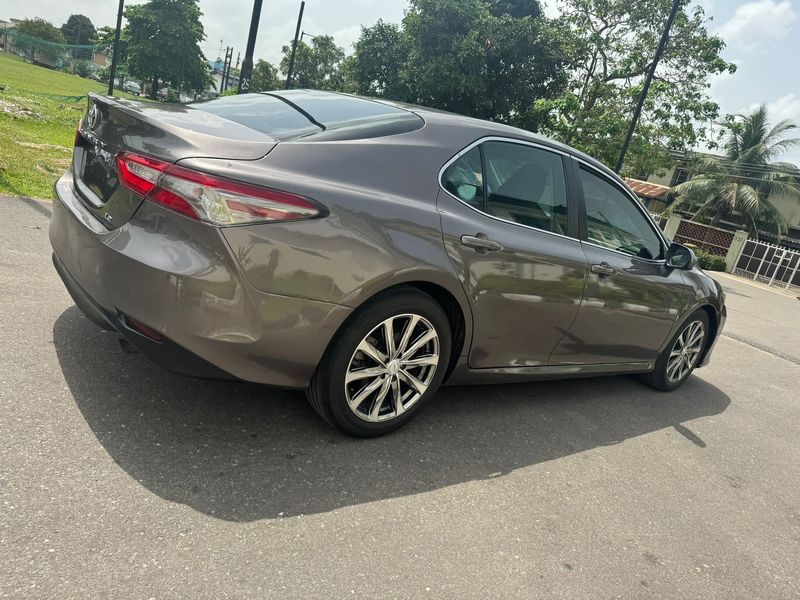 Thumbnail 9 of 2018 Toyota Camry LE
